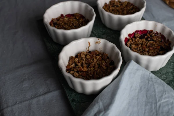 böğürtlen ve yaban mersini ile yulaf cipsi