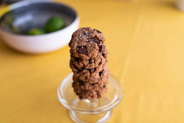 Paleo salado galletas de chispas de chocolate tahini — Foto de Stock