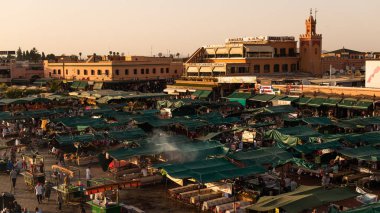 Marakeş ünlü Jamaa el Fna meydanı, Fas. Jemaa el-F