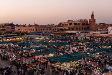Marakeş ünlü Jamaa el Fna meydanı, Fas. Jemaa el-F