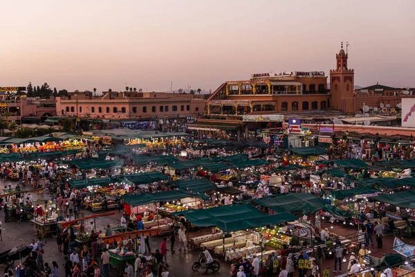 Marakeş ünlü Jamaa el Fna meydanı, Fas. Jemaa el-F