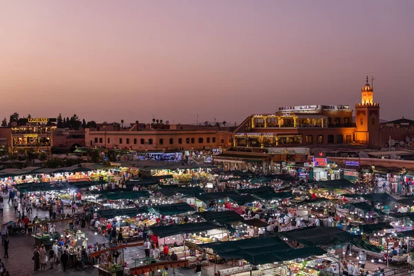モロッコのマラケシュにある有名なジャマ・エル・フナ広場。ジェマ・エル・F — ストック写真