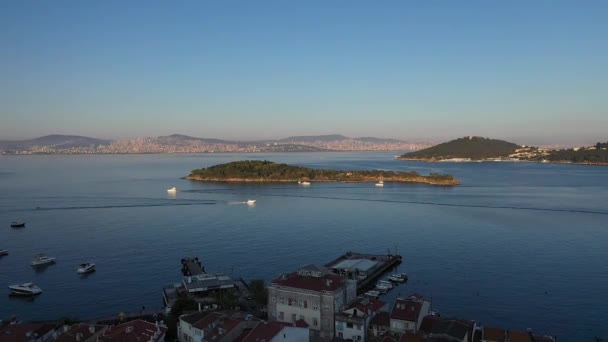 カシック アダシ スプーン島の航空写真 マルマラ海の小さな島 イスタンブール トルコ — ストック動画
