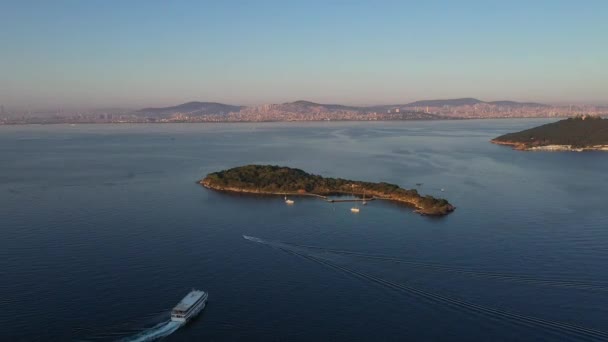 Vista Aérea Kasik Adasi Ilha Colher Pequena Ilha Mar Mármara — Vídeo de Stock