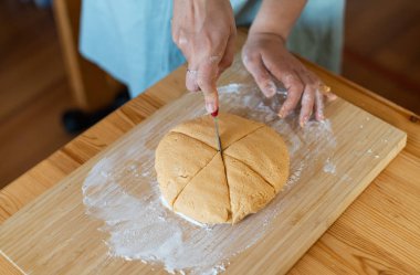 şef iş başında. paleo kabak gnocchi yapımı. 