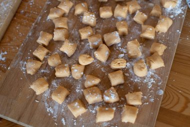 şef iş başında. paleo kabak gnocchi yapımı. 