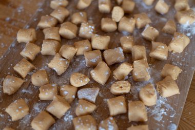 şef iş başında. paleo kabak gnocchi yapımı. 