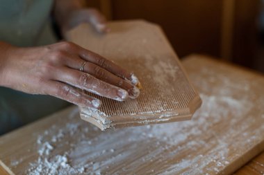 şef iş başında. paleo kabak gnocchi yapımı. 