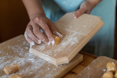 şef iş başında. paleo kabak gnocchi yapımı. 