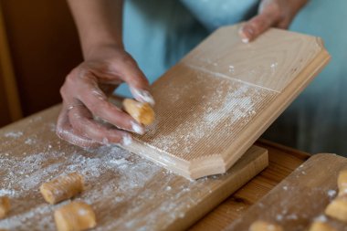 şef iş başında. paleo kabak gnocchi yapımı. 