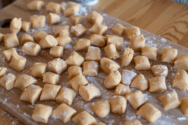 şef iş başında. paleo kabak gnocchi yapımı. 
