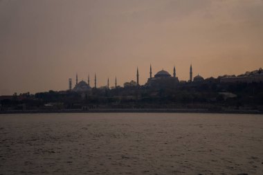 gün batımında istanbul şehir silueti