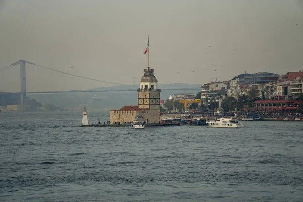 Dívčí věž, slavný orientační bod Istanbulu — Stock fotografie