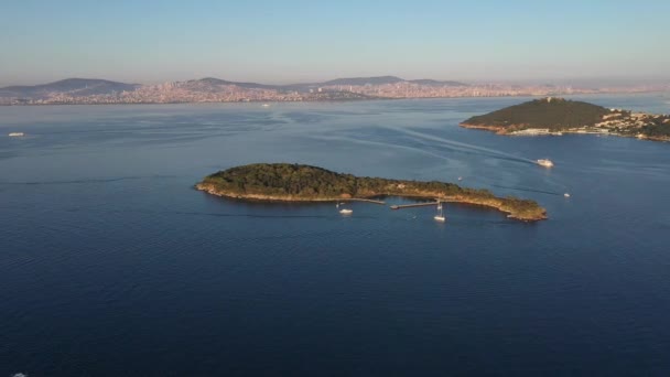 Luchtfoto Van Burgazada Klein Eiland Marmara Zee Istanbul Turkije — Stockvideo