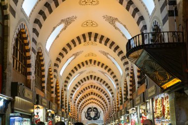 Editör - Baharat Pazarı Çatı, İstanbul, Türkiye. Ayrıca biliyorum.