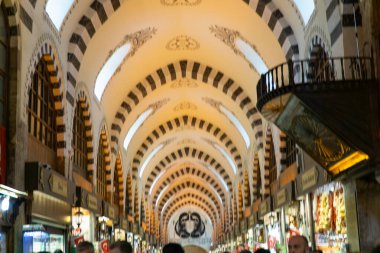 Editör - Baharat Pazarı Çatı, İstanbul, Türkiye. Ayrıca biliyorum.