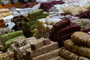 Türk lokumu, Lokum, değişik malzemeler.