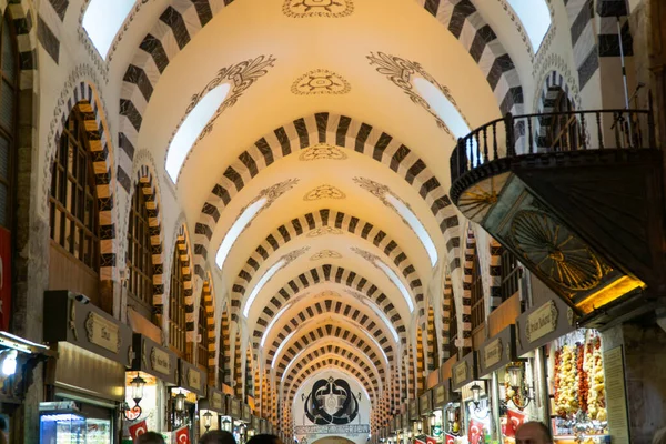 Editör - Baharat Pazarı Çatı, İstanbul, Türkiye. Ayrıca biliyorum.