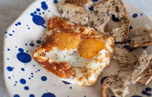 Fried eggs with sesame, served with sour dough toast — Stock Photo, Image