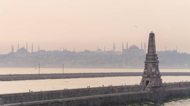 İstanbul ve Boğaz, gün batımında deniz manzarası çok güzel.