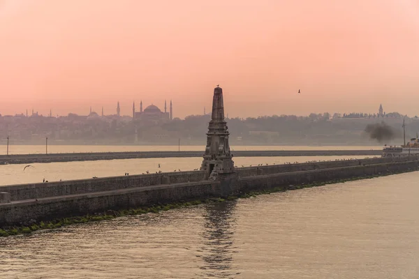 Istanbul a Bospor, krásný výhled na moře při západu slunce — Stock fotografie