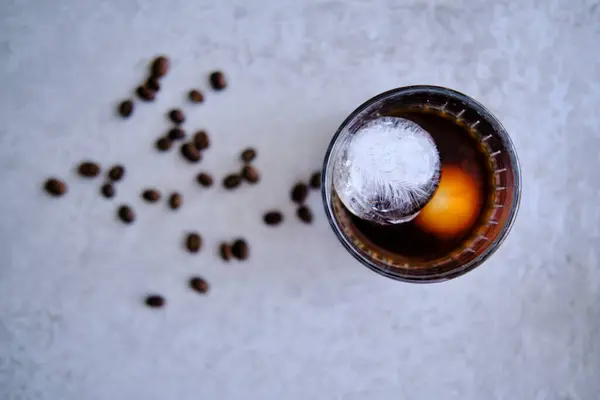 Cold Brew Coffee Two Ice Cubes Refreshing Cold Caffeine Boost — Stock Photo, Image