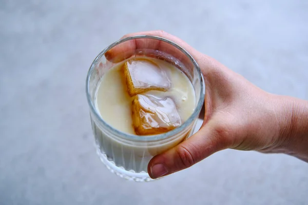 Eiswürfel Mit Kaffee Glas Zur Zubereitung Eines Erfrischenden Kaffeegetränks — Stockfoto
