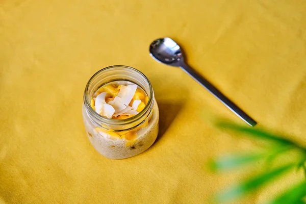 Kokosnoot Mango Chia Zaad Pudding Een Glazen Pot — Stockfoto