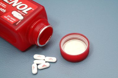 wa usa, 09 23 2025: Tylenol Extra Strength 500mg caplets for adults in a red bottle, pain relief and fever reducer.