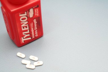 wa usa, 09 23 2025: Tylenol Extra Strength 500mg caplets for adults in a red bottle, pain relief and fever reducer.