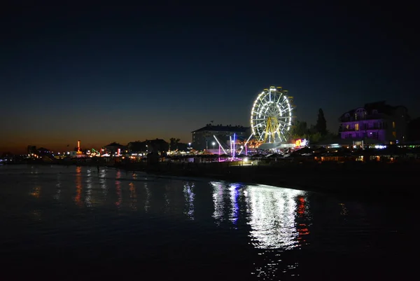 Beautiful Sea Water Reflection Embankment Black Sea Houses Ferris Wheel — Stock Photo, Image