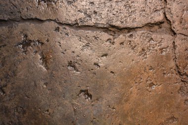 Yapı malzemeleri, ıslak beton asfalt bir yağmur fırtınası çok parlak kahverengi zemin sonra eski