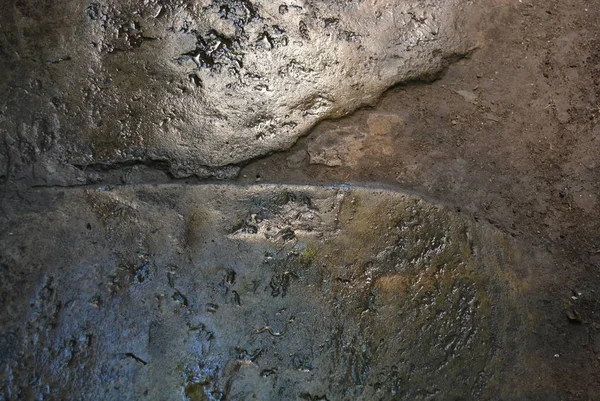 Yapı malzemeleri, ıslak beton asfalt bir yağmur fırtınası çok parlak kahverengi zemin sonra eski