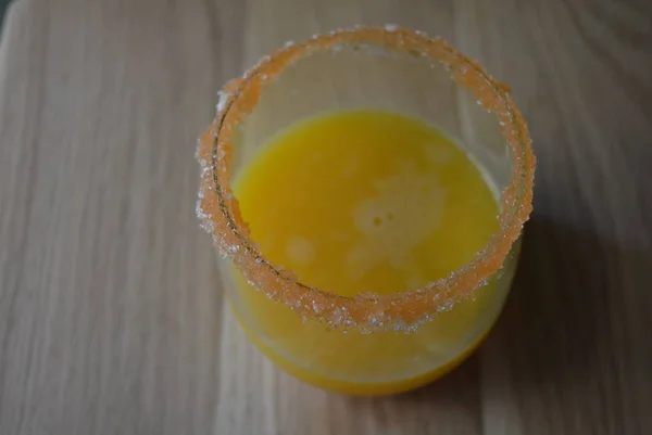 Verre Jus Orange Avec Une Jante Sucre Carotte Sur Fond — Photo