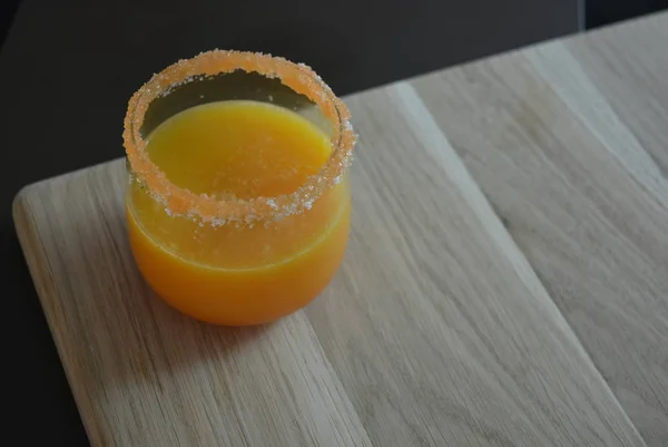 Verre Jus Orange Avec Une Jante Sucre Carotte Sur Fond — Photo