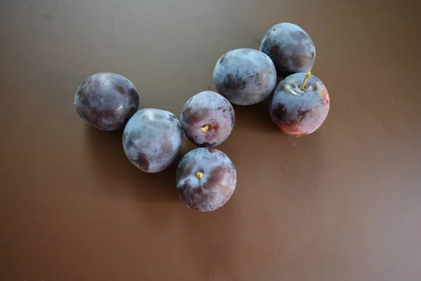 Fresh Ripped Plums Brown Matte Background — Stock Photo, Image