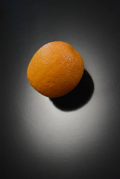 Fresh Fruit One Orange Orange Glossy Black Background — Stock Photo, Image