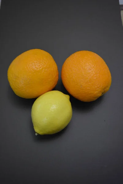 Fresh Fruits Two Orange Oranges One Yellow Lemon Interesting Matte — ストック写真