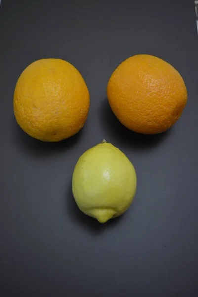 Fresh Fruits Two Orange Oranges One Yellow Lemon Interesting Matte — ストック写真