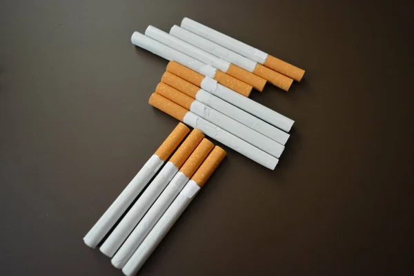 Nuevo Descompuesto Muchos Cigarrillos Sobre Fondo Marrón Mate —  Fotos de Stock