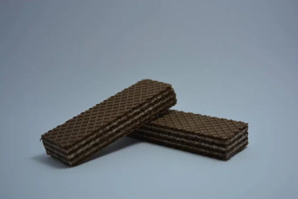 Fehér Papíron Édes Csokoládé Ostyák Fehér Kókusztöltelékkel — Stock Fotó