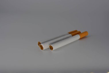 Sigara, Sigara Tütün ve sigara setleri bir beyaz arka plan, Sigara ve sağlığına zarar ile
