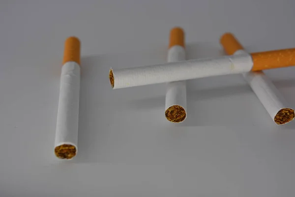 Cigarett Cigaretter Med Tobak Och Cigarett Uppsättningar Vit Bakgrund Rökning — Stockfoto