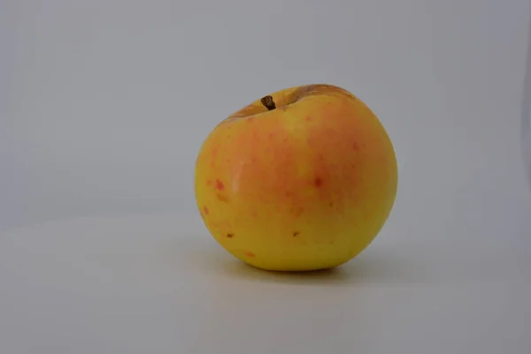 Gyönyörű Friss Ízletes Ehető Sárga Apple Őszi Vörös Hordók Piros — Stock Fotó