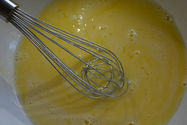 Kitchen Metal Whisk Kneading Beating Toe Whipped Eggs Sugar Yogurt — Stock Photo, Image