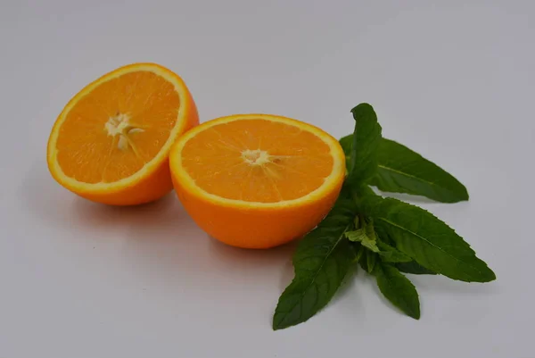 Bright Two Orange Halves Sliced Ripe Juicy Orange Sprig Fresh — Stock Photo, Image