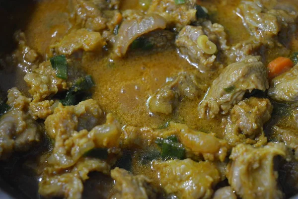 Keittäminen Maukasta Haudutettua Lihaa Lehmän Currya Sipulia Viipaloitu Porkkanat Hyvää — kuvapankkivalokuva