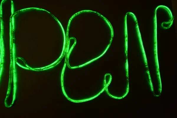 Зеленое Освещение Определенным Рисунком Плетеные Нити Кабель Провода Исходящим Светом — стоковое фото