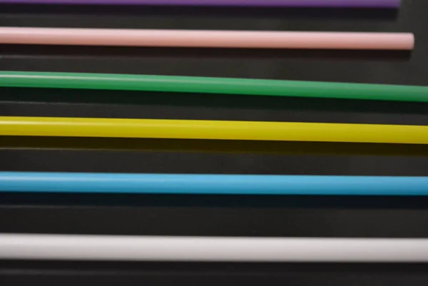 Adesivos Plásticos Multicoloridos Tubos Dispostos Formato Gráfico Arco Íris Tubules — Fotografia de Stock