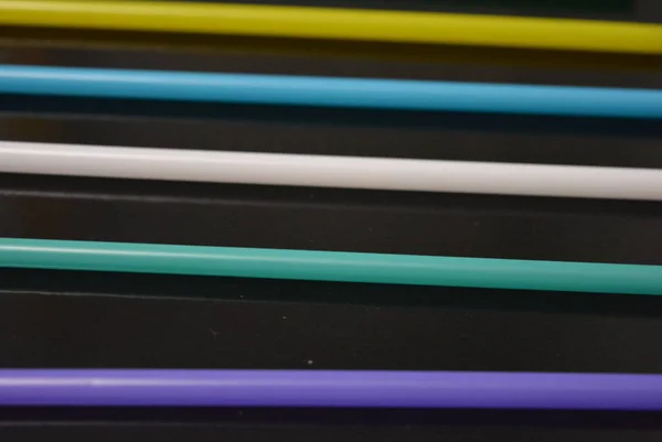 Pegatinas Plástico Multicolor Tubos Dispuestos Formato Gráfico Arco Iris Utilizaron —  Fotos de Stock